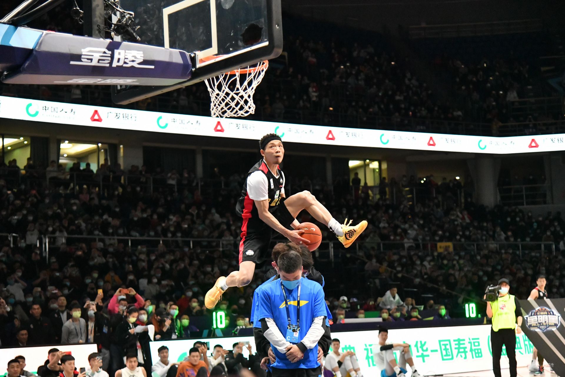 动了无数球 动了无数球