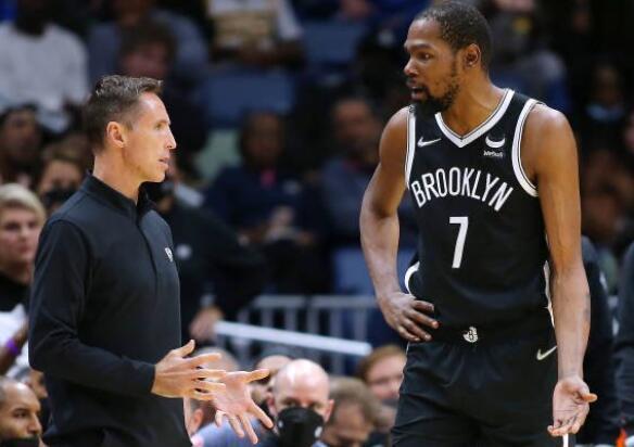 举手投足间 举手投足间